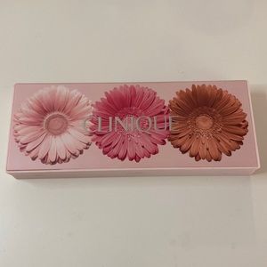 Clinique Cheek Pop on-the-glow Trio Palette